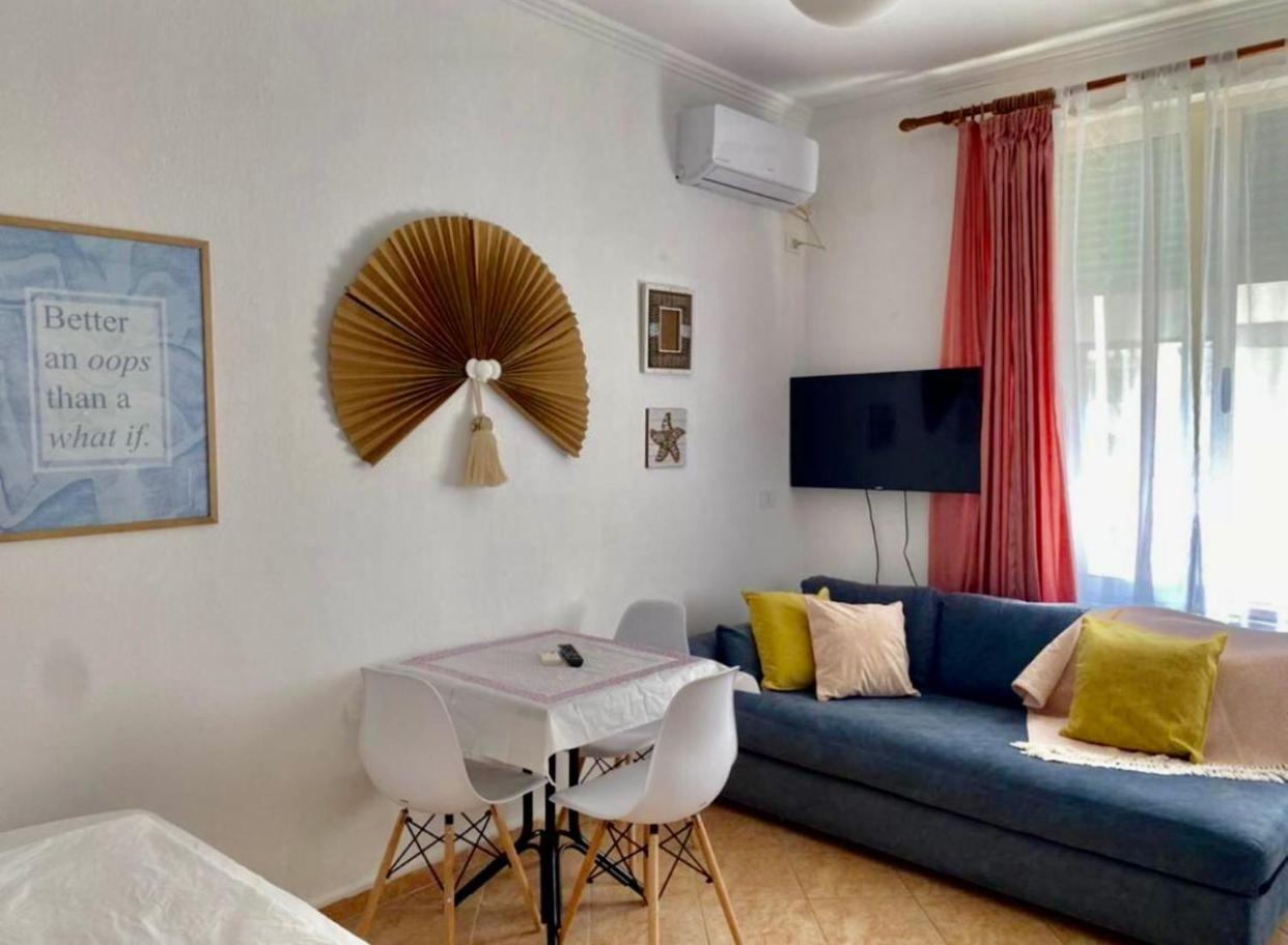 Livi Beachfront Studio Apartment